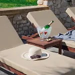 Costa Apartment *